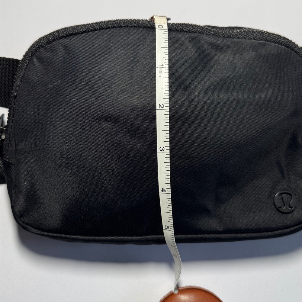 NWOT lululemon Everywhere Belt Bag 1L Unisex - Picture 6 of 6